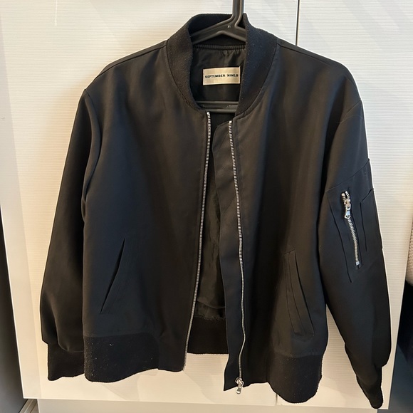 Black bomber jacket from Korea - Picture 1 of 2